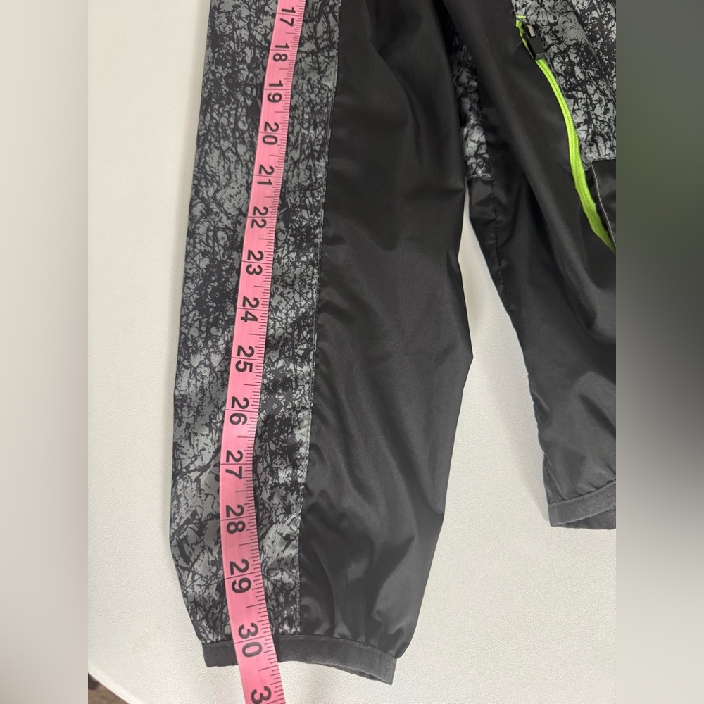 Old Navy Active Softshell Packable Running Jacket - Picture 5 of 7